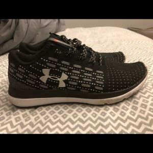 9.5 under armour running shoes